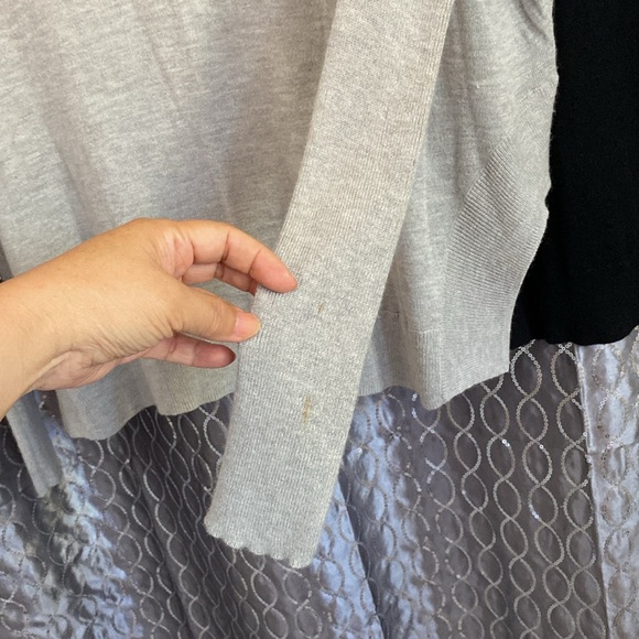 A Set of 2 Trouve Crewneck Long Sleeve Lightweight Sweaters in Black & Beige XS - Picture 4 of 12